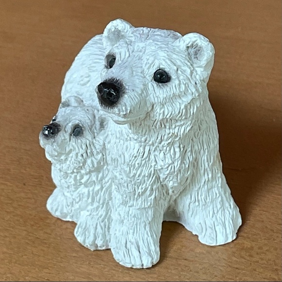 Resin Polar Bear Figurine - Picture 4 of 6